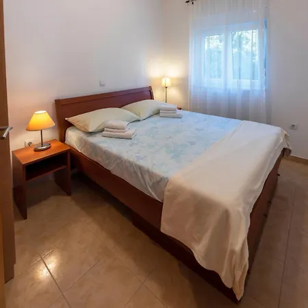 Anamaria With Seaview Apartment Petrcane