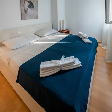 Anamaria With Seaview Apartment Petrcane