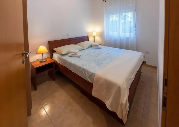 Anamaria With Seaview Apartment Petrcane