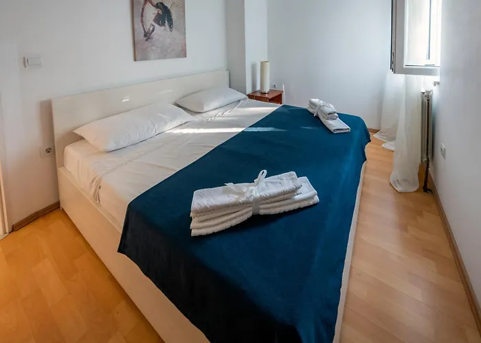 Anamaria With Seaview Apartment Petrcane